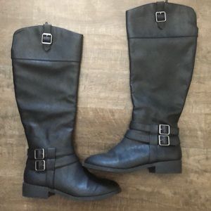 American Eagle black leather boots
